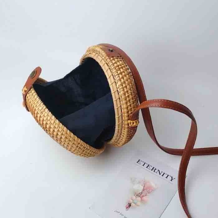 Round wicker bag made of straw and rattan