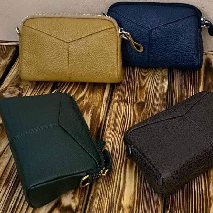 Women's small clutch bag in soft leather shoulder bag