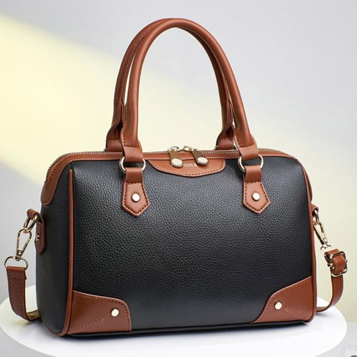 Classic women's bag for city walks