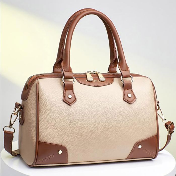 Classic women's bag for city walks