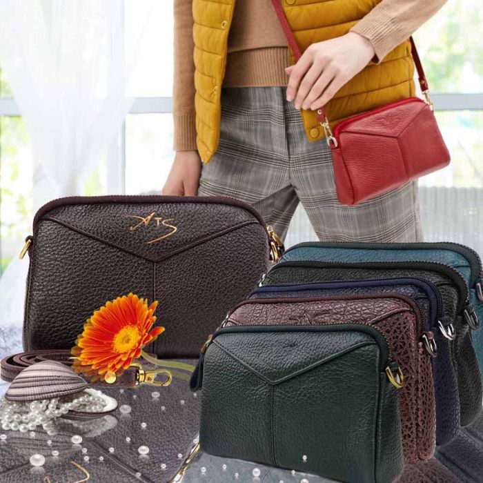 Women's small clutch bag in soft leather shoulder bag